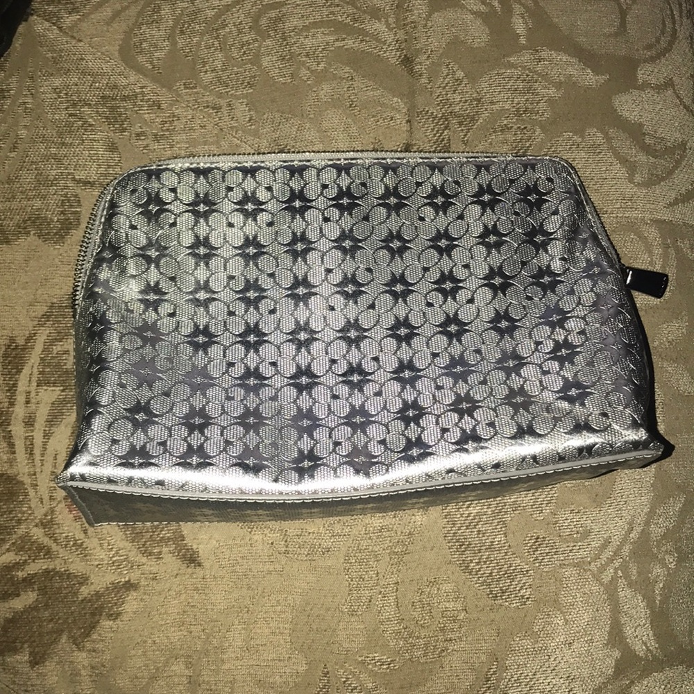Coach eagerly embossed signature cosmetic case